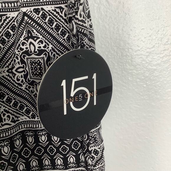 One 5 One Black White Printed Pull-On Shorts Medium NWT - Picture 5 of 6